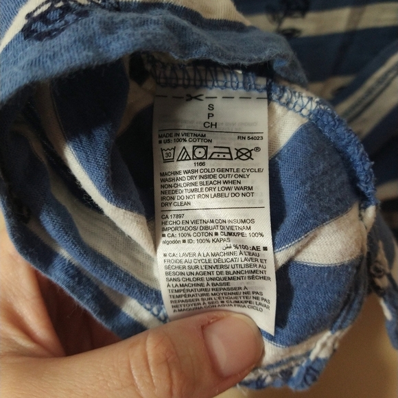 🌹Old Navy 3/4th Sleeve Blue and White Striped Shirt with Flowers Small - Picture 4 of 4